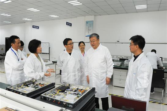 甘肃省工业和信息化委员会党组成员、副主任王海峰一行 到我公司视察调研工作